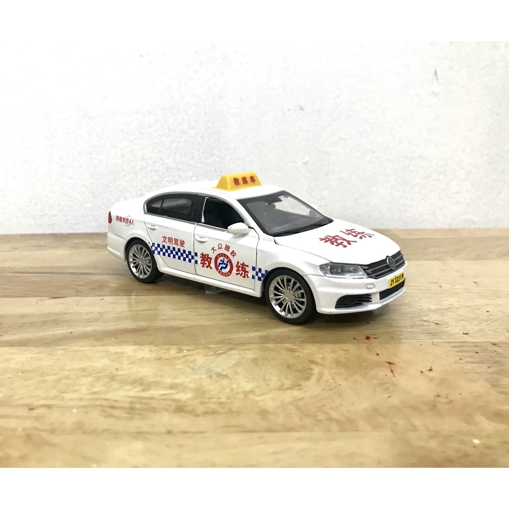 Mô hình xe taxi Volkswagen Passat _ Tỷ lệ 1:32