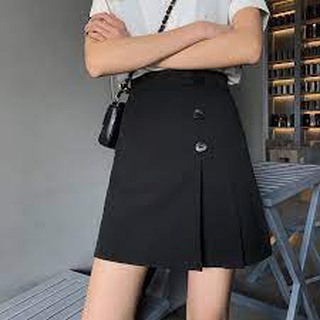 Chân váy ngắn đính cúc