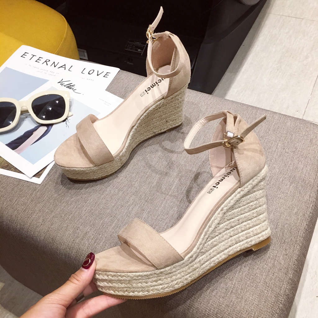 Giày Sandal Cao Gót Đế Xuồng Dày Dặn Bằng Da Lộn Chống Nước Có Khóa Cài Thời Trang Mùa Hè 2022 Dành Cho Bạn Nữ