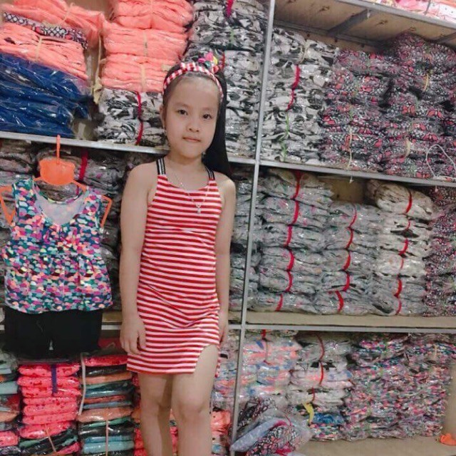 Váy ôm body sành điệu cho bé VAY06 tặng kèm băng đô vải cùng mầu (10-30kg)