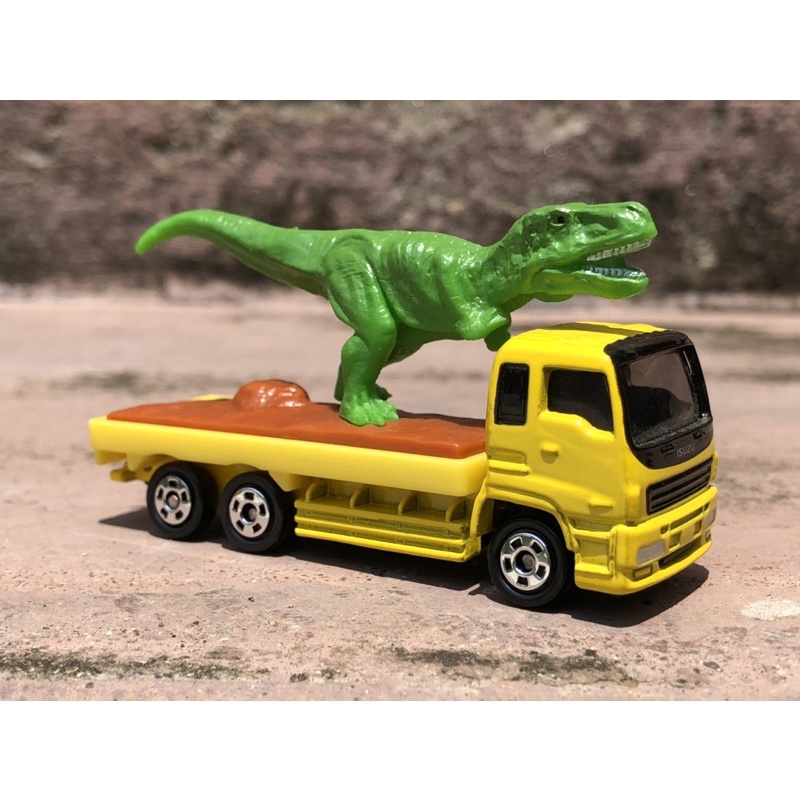 Mô hình xe Tomica Isuzu Giga