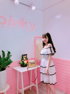 Váy trắng trễ vai ren