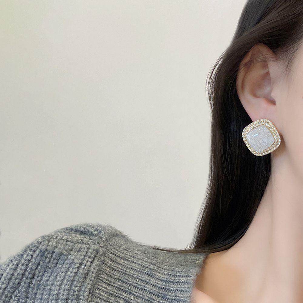 Bông Tai Hình Vuông Thời Trang Phổ Biến Cho Nữ VANES1