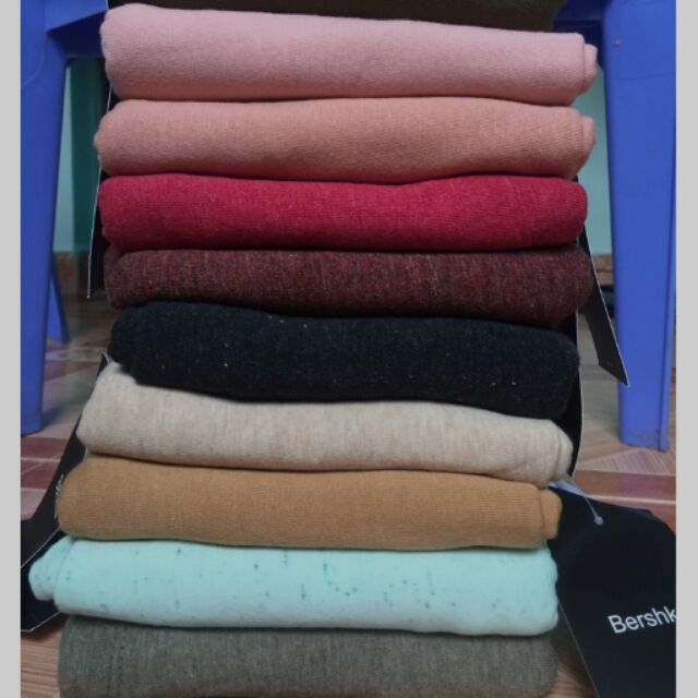 Áo thun cổ tim Bershka size M