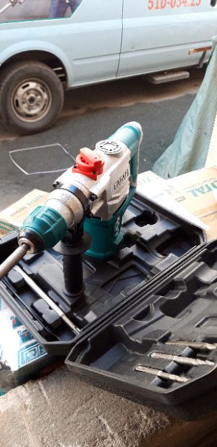 MÁY KHOAN ĐỤC BÊ TÔNG 1050W TOTAL MODEL: TH110286