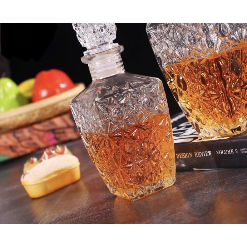 CHAI RƯỢU THUỶ TINH 500/750ml MẪU CHAI VUÔNG HOA VĂN NỔI