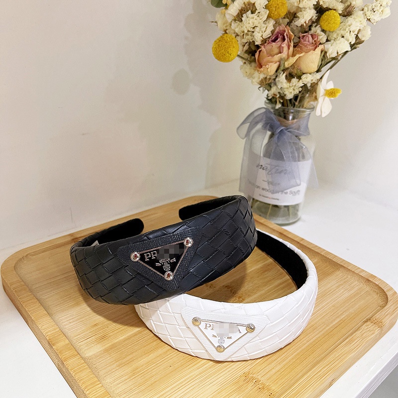 Inverted Triangle Leather Headband Broad-sided White Headband Fashion Temperament Pressure Hairpin