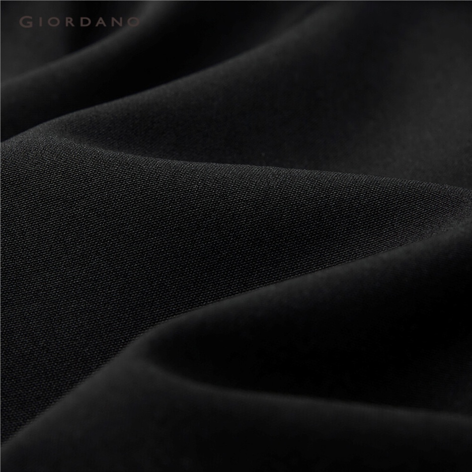 Quần short GIORDANO 13102222 giản dị lưng thun mỏng nhẹ chất vải đàn hồi thoải mái mùa hè cho nam