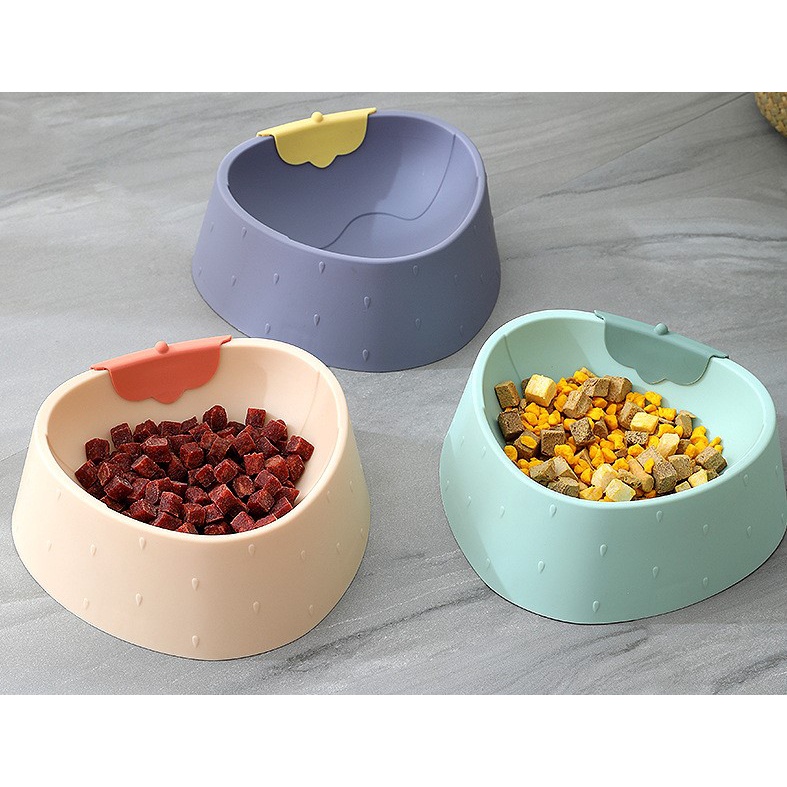 Bát ăn quả dâu cho chó mèo