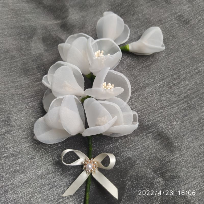 Chùm hoa cài áo handmade Joli màu trắng