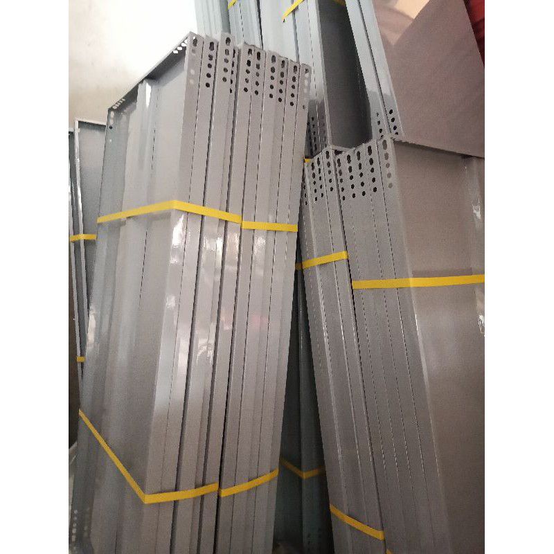 Kệ bậc thang sắt v lỗ 3 bậc V3x3cm   để cây và hàng hoá
