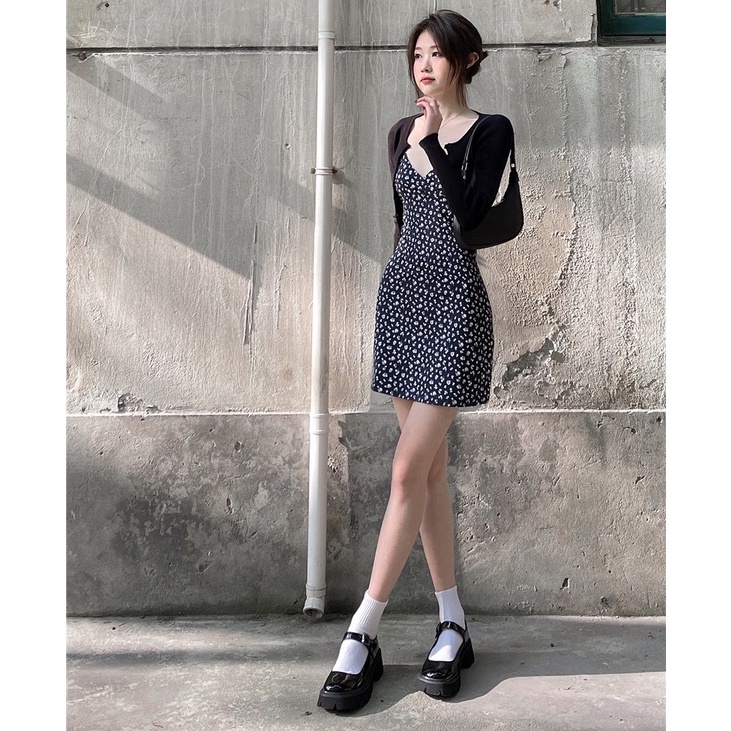 Set Váy 2 dây hoa nhí Áo len cardigan đen WANAWEAR đầm ngắn xinh xắn dáng chữ A