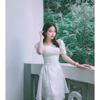 Đầm trắng cổ vuông đan dây eo