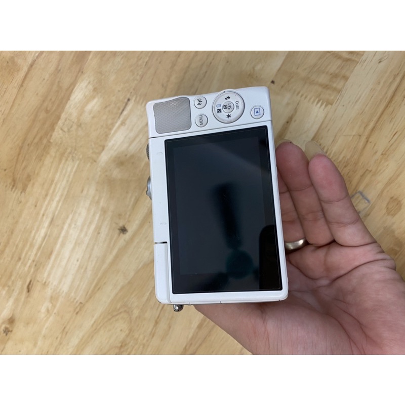 Máy ảnh Canon M100 kèm 15-45STM