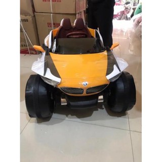 Xe ô tô điện trẻ em XJL-688 dáng thể thao linh động khỏe khoắn