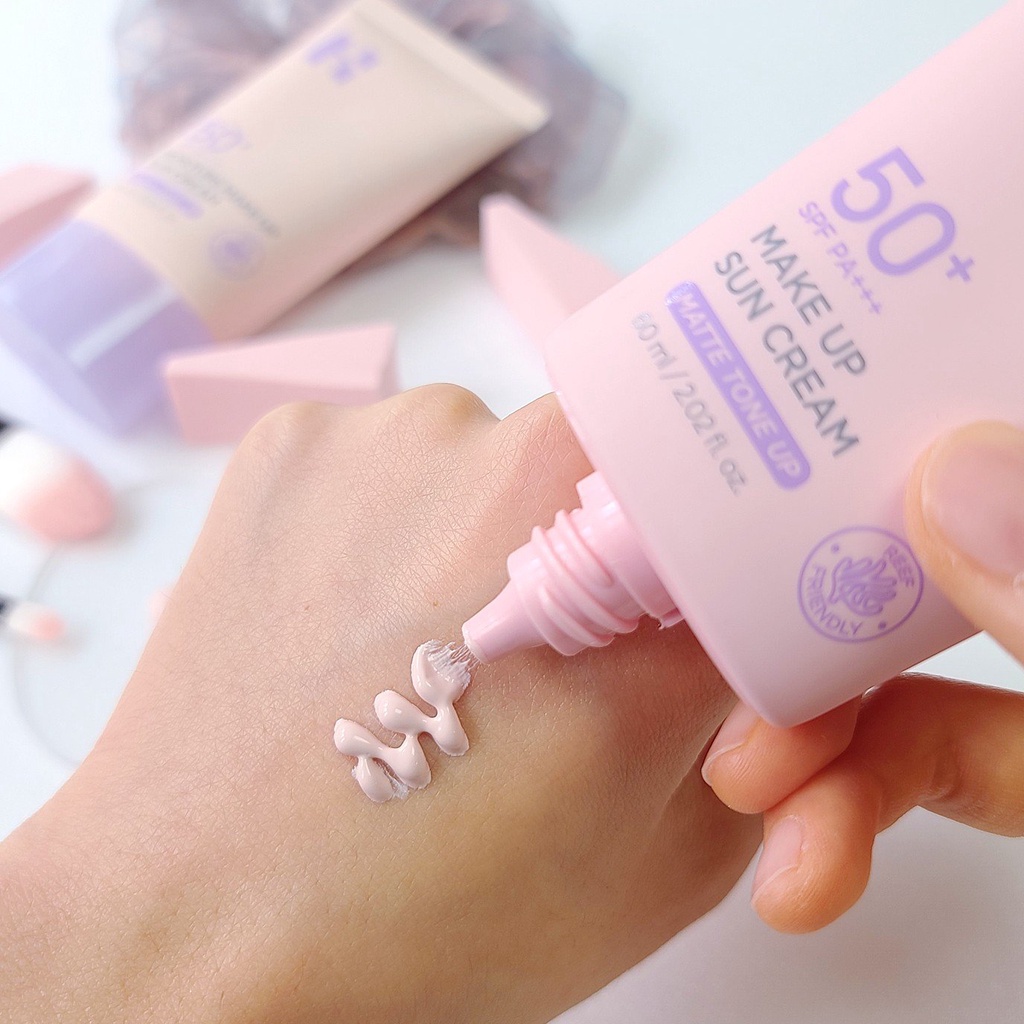 Kem chống nắng Hàn Quốc Holika Holika SPF50+ PA+++ dưỡng ẩm làm sáng bảo vệ da khỏi tia cực tím 24h 60ml