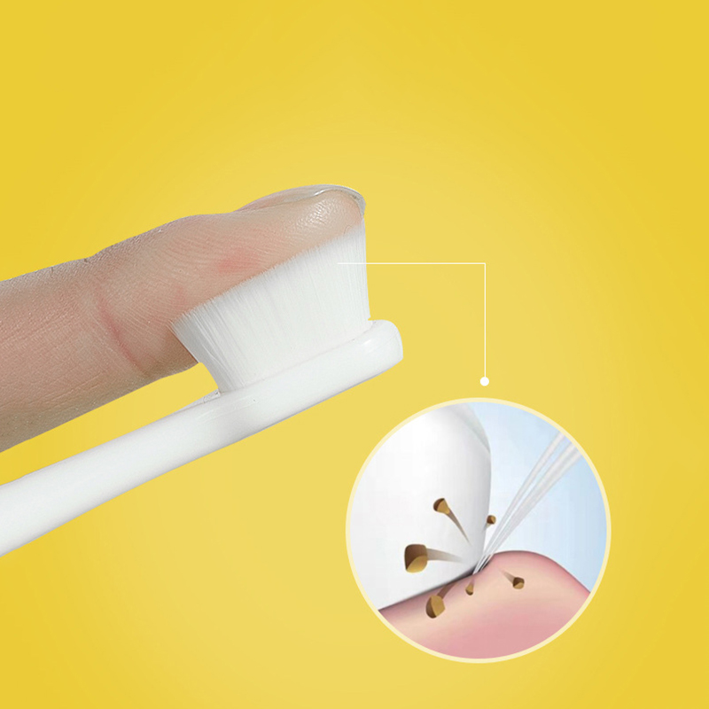 Bàn chải đánh răng lông mềm màu ngẫu nhiên dành cho bé từ 1 - 3 tuổi