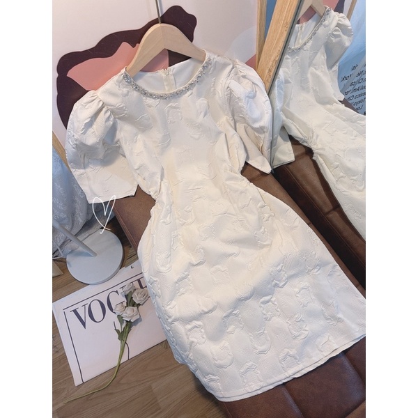 ĐẦM XỐP CỔ ĐÍNH ĐÁ CUT OUT EO