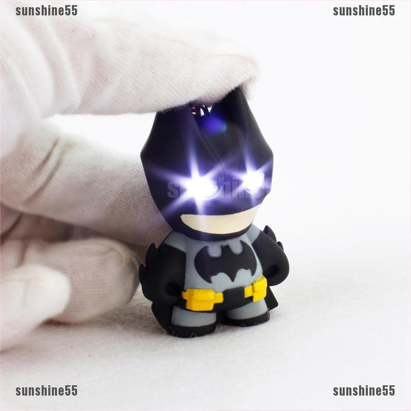Móc khóa hình Batman có đèn LED phát sáng