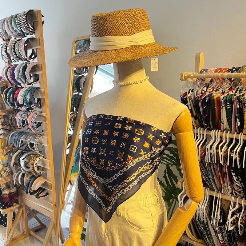 Khăn bandana lụa vuông hoạ tiết đối xứng size 70cm