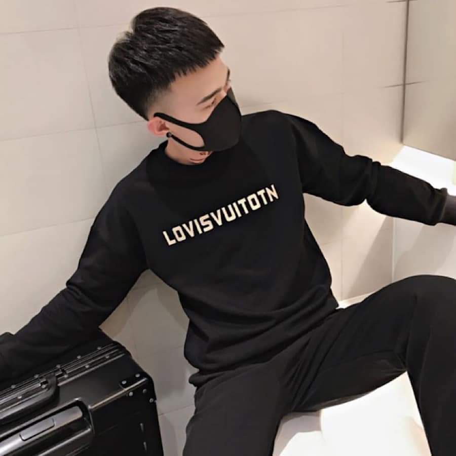 [ Mã FAMANU07 giảm 10% đơn 0đ ] Áo thun nam nữ dài bo tay bo gấu chữ Lou.Is vàng đồng chạy dài lưng tay 2 ămtj trước sau | BigBuy360 - bigbuy360.vn