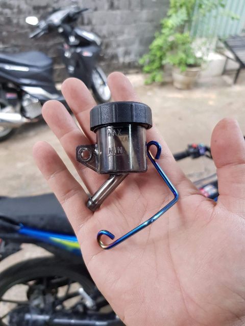 Bình dầu khói Brcmbo kiểu dáng nhỏ gọn gắn mọi loại xe , thấy dầu dễ dàng hàng cực đẹp . DoChoiXeMay