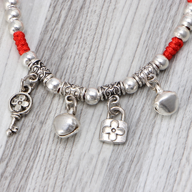 Vòng tay dây đỏ chuông bạc may mắn