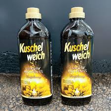 Nước xả vải cao cấp Kuschel Weich Luxury Moment chai 1L