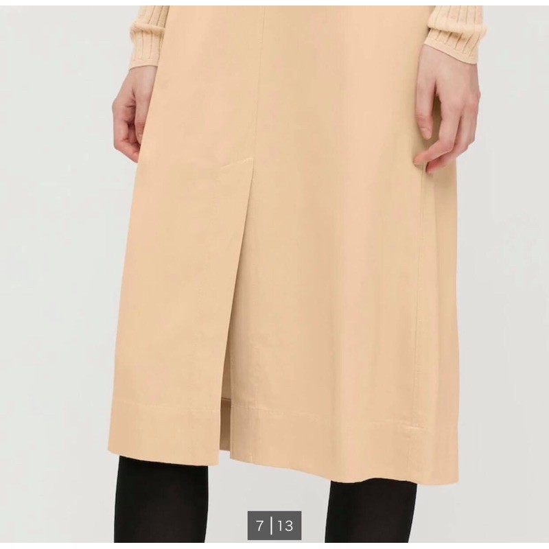 chân váy Uniqlo U vải satin midi