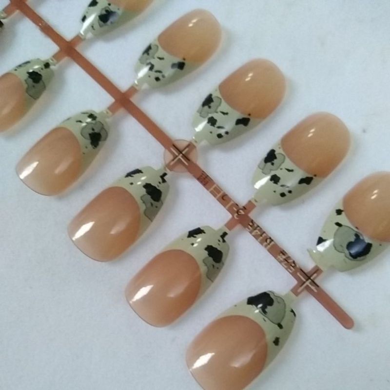 COMBO 24 MÓNG TAY GIẢ THỜI TRANG CH40T