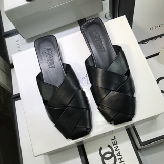 Dép sục đan chéo
