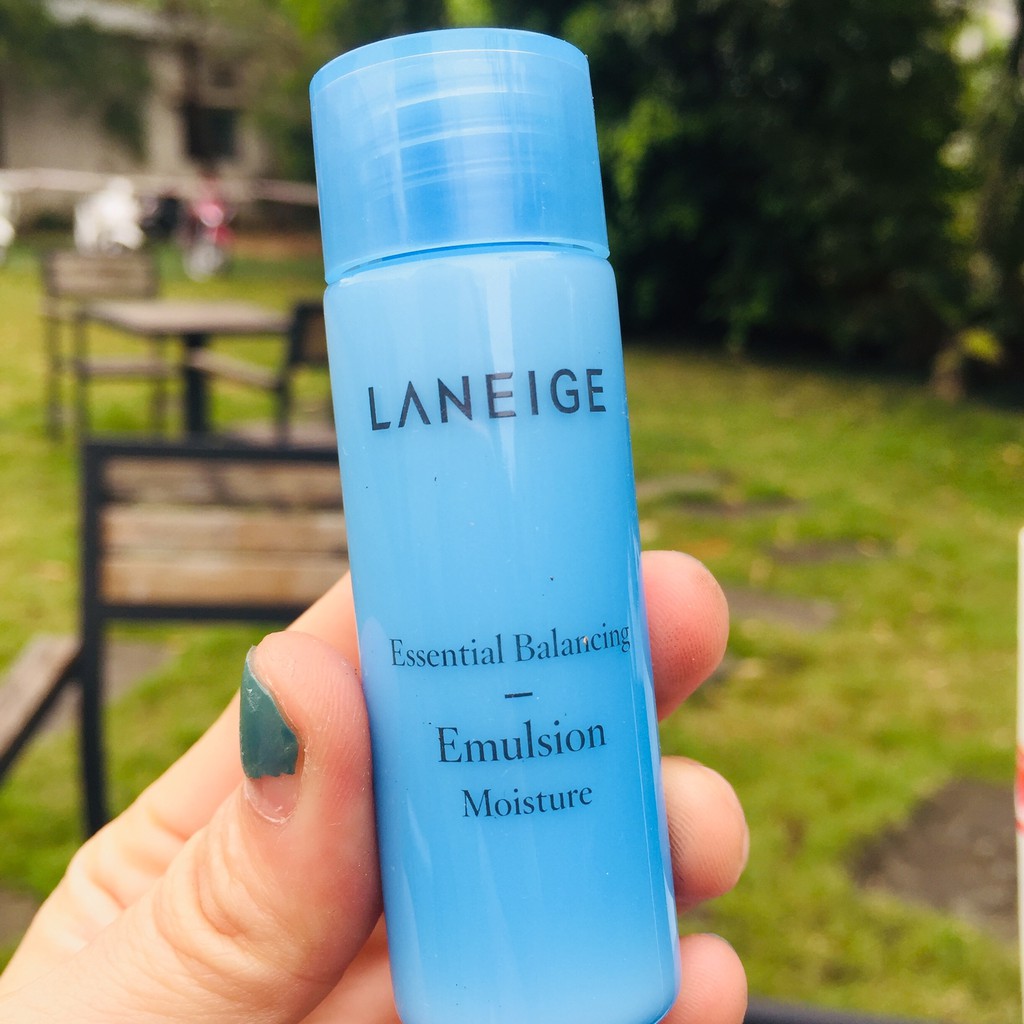Sữa dưỡng ẩm cho da Laneige Emulsion Light moisture cho da thành mát 25ml 50ml