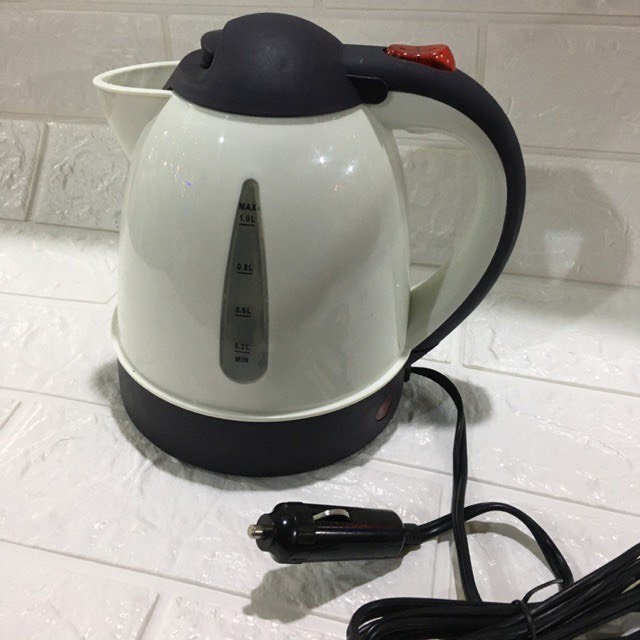 Bình siêu tốc đun nước sôi ở trên xe ô tô giá hạt giẻ