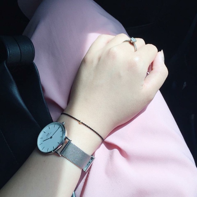 Chỉ tay may mắn thái lan , bao giá nhé mng, mua 1 tặng 1 nhé mng, quá ưu đãi nhé, ai đặt hàng ib sớm cho shop nhé, xinh