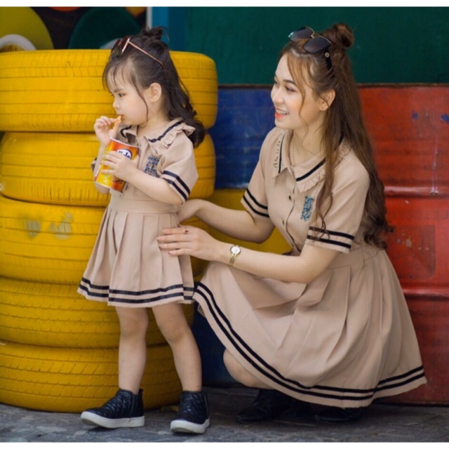 Sét váy cổ bèo cho mẹ và bé siêu xinh