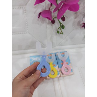 Bàn chải đánh răng silicon hình chữ U phù hợp cho bé từ 2 đến 5 tuổi