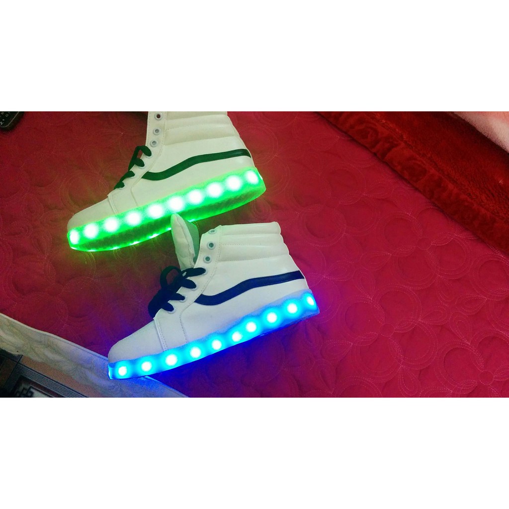 Giày phát sáng cao cổ vạch cong màu đen phát sáng 7 màu 11 chế độ đèn led cực đẹp | BigBuy360 - bigbuy360.vn