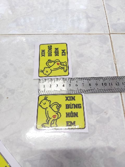 [Mã LIFE1603ALL giảm 10% đơn 0Đ] Tem sticker Xin Đừng Hôn Em Dán Xe, Nón Giá Rẻ