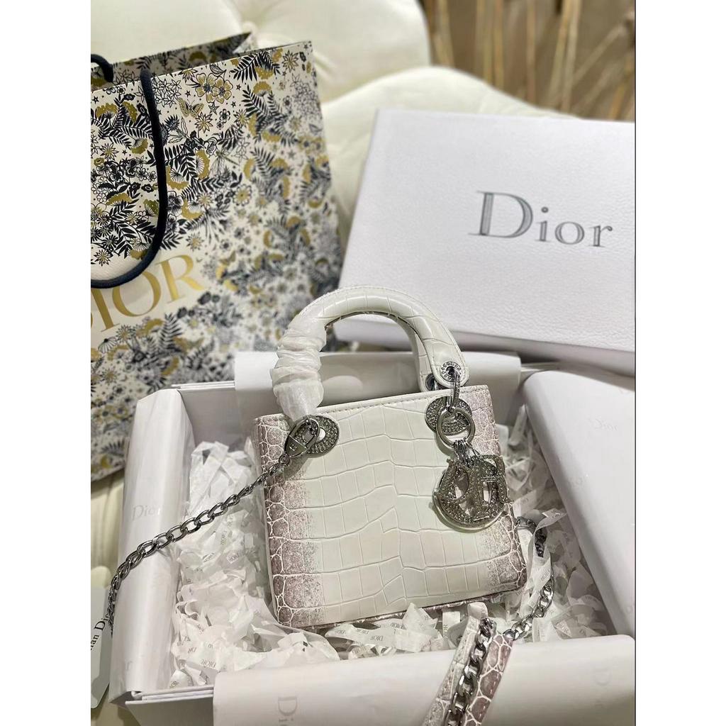 TÚI CD LADY BẠCH TẠNG TAG ĐÍNH ĐÁ SZ17