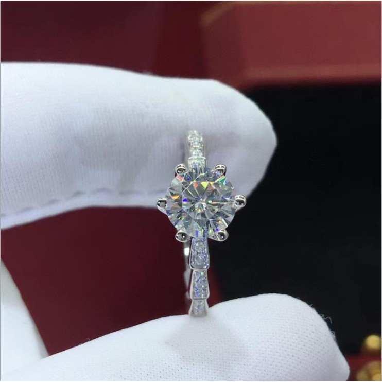 Nhẫn đính hôn kim cương vàng trắng thiết kế sang trọng cho nữ