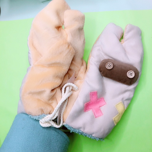 Găng tay pilu giữ ấm mùa đông mẫu mới hình móng giò có dây đeo cổ