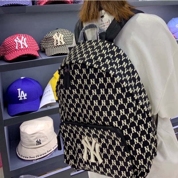 ✅  Balo NY NEW YORK YANKEES MONOGRAM BACKPACK Black 32BG10941-50L CÓ SẴN HÀNG | CHUẨN XUẤT DƯ 1:1