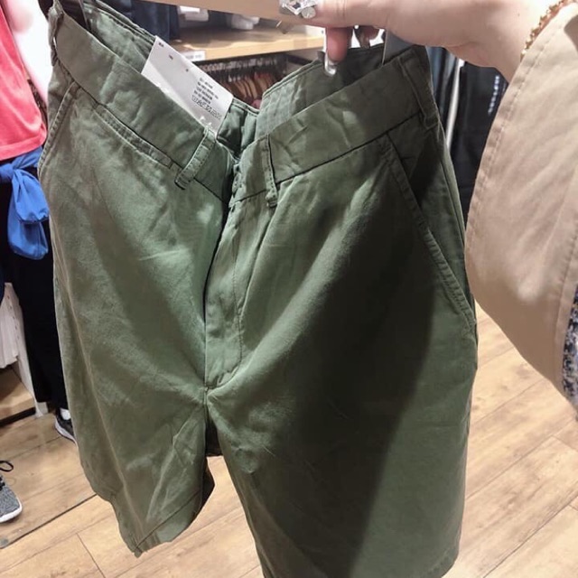 Quần sooc uniqlo sale sập sàn hàng đẹp. Mặc hãng uniqlo rồi mọi người cứ yên tâm về chất lượng nhé . Các anh nên mặc ☘️