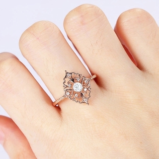 Nhẫn mạ vàng hồng đính đá sang trọng