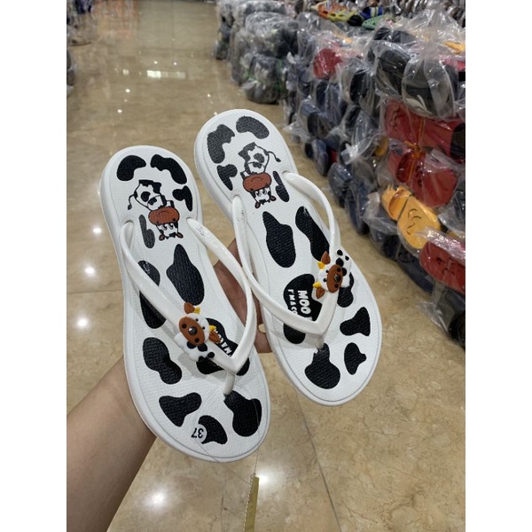 Dép kẹp in hình bò sữa