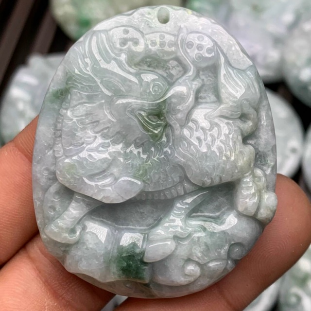 Mặt dây chuyền lân ngọc