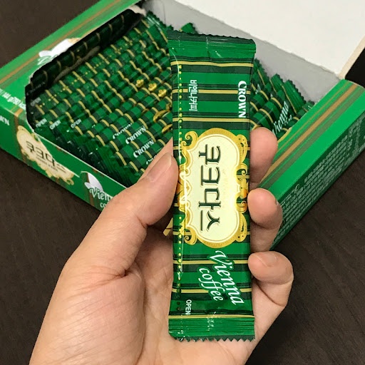 Bánh quy nhân kem vị cà  phê Couque Dasse - Crown - Hàn Quốc nhập khẩu