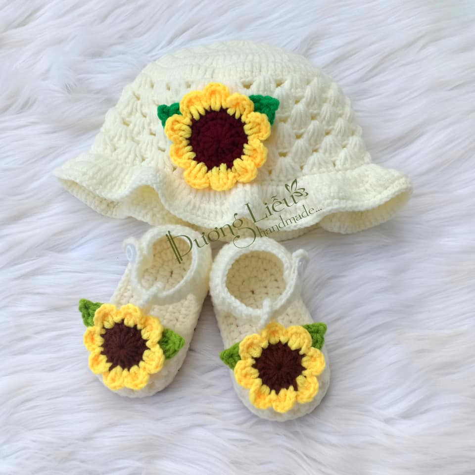 Set mũ và giày len cho bé gái