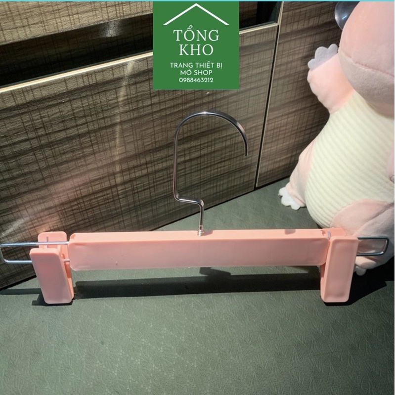 Móc kẹp quần nhựa màu hồng sữa đầu vuông inox ngang 32cm; dùng treo quần jean, chân váy, quần soóc cho shop