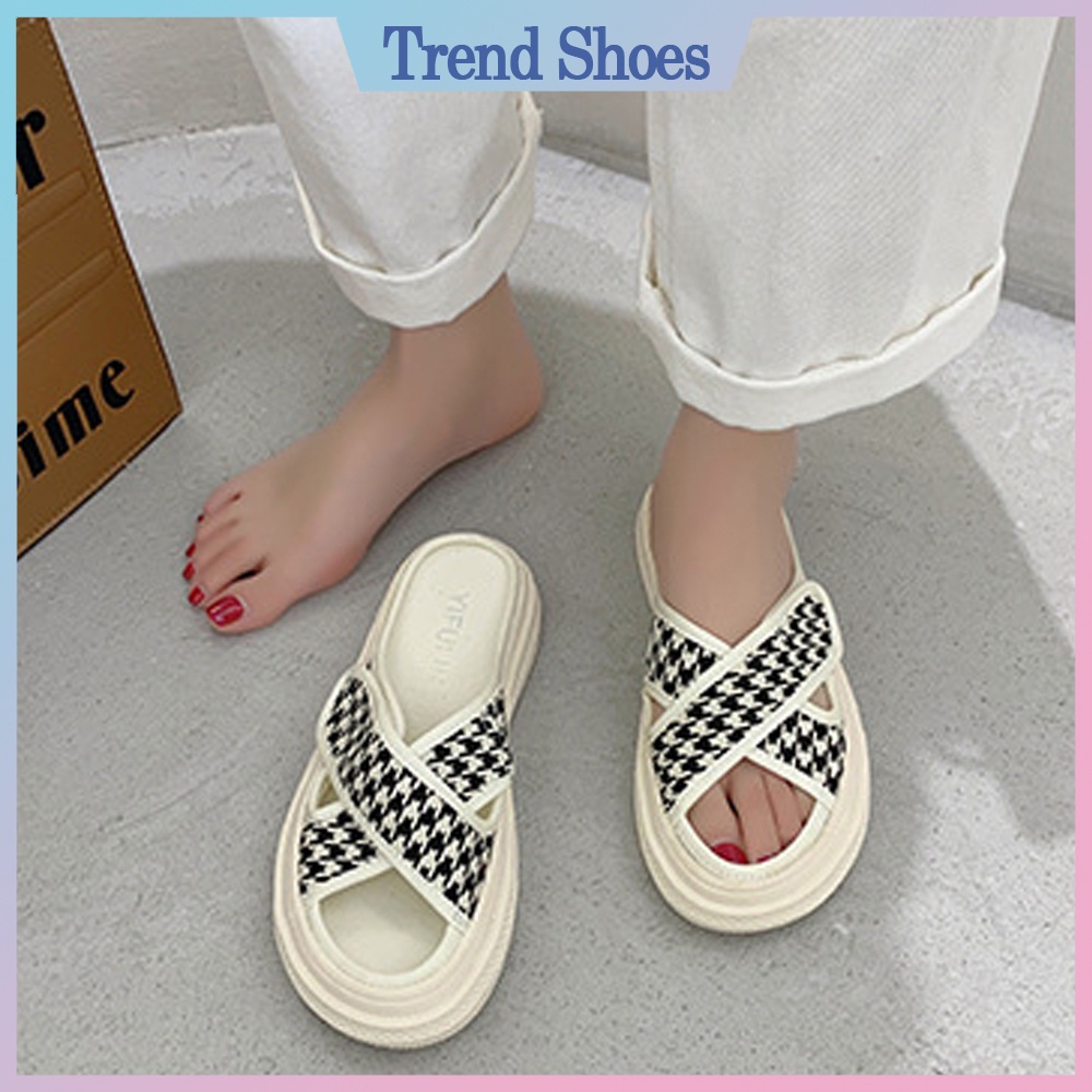 Sục Nữ Hở Mũi Quai Chéo Kẻ Caro Thời Trang Hàn Quốc Trend Shoes, Đế Cao 3cm Hot Trend